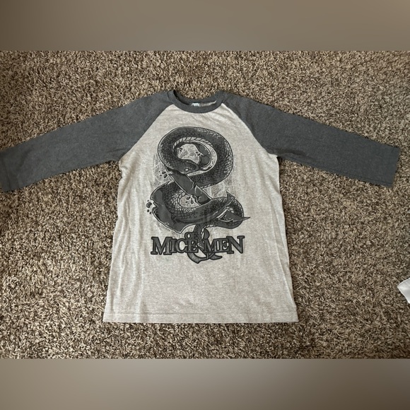 Of Mice & Men Grey and White Raglan Shirt - Size Men’s Medium - Picture 1 of 4